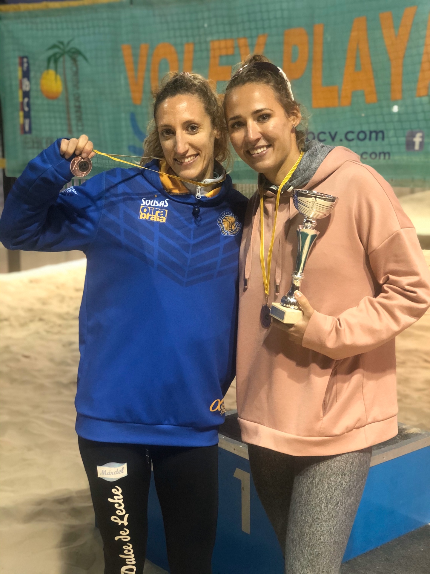 Nuria Bouza e a súa parella Kinga Monika acadaron o bronce / CLUB VOLEIBOL OURENSE