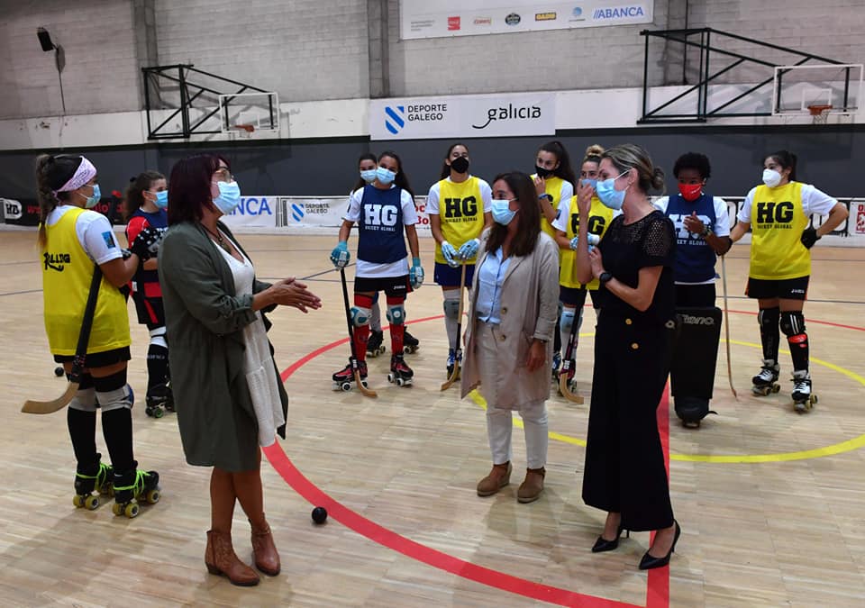 O HC Borbolla recibe a visita da alcaldesa da Coruña, Inés Rey, e a concelleira de Deportes, Mónica Martínez / CONCELLO DA CORUÑA