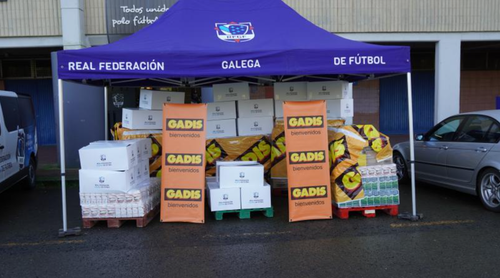 A RFGF e Gadis entregaron á Cociña Económica e ao Banco de Alimentos as máis de tres toneladas de alimentos recadadas durante a Campaña de Nadal Solidaria / FUTGAL