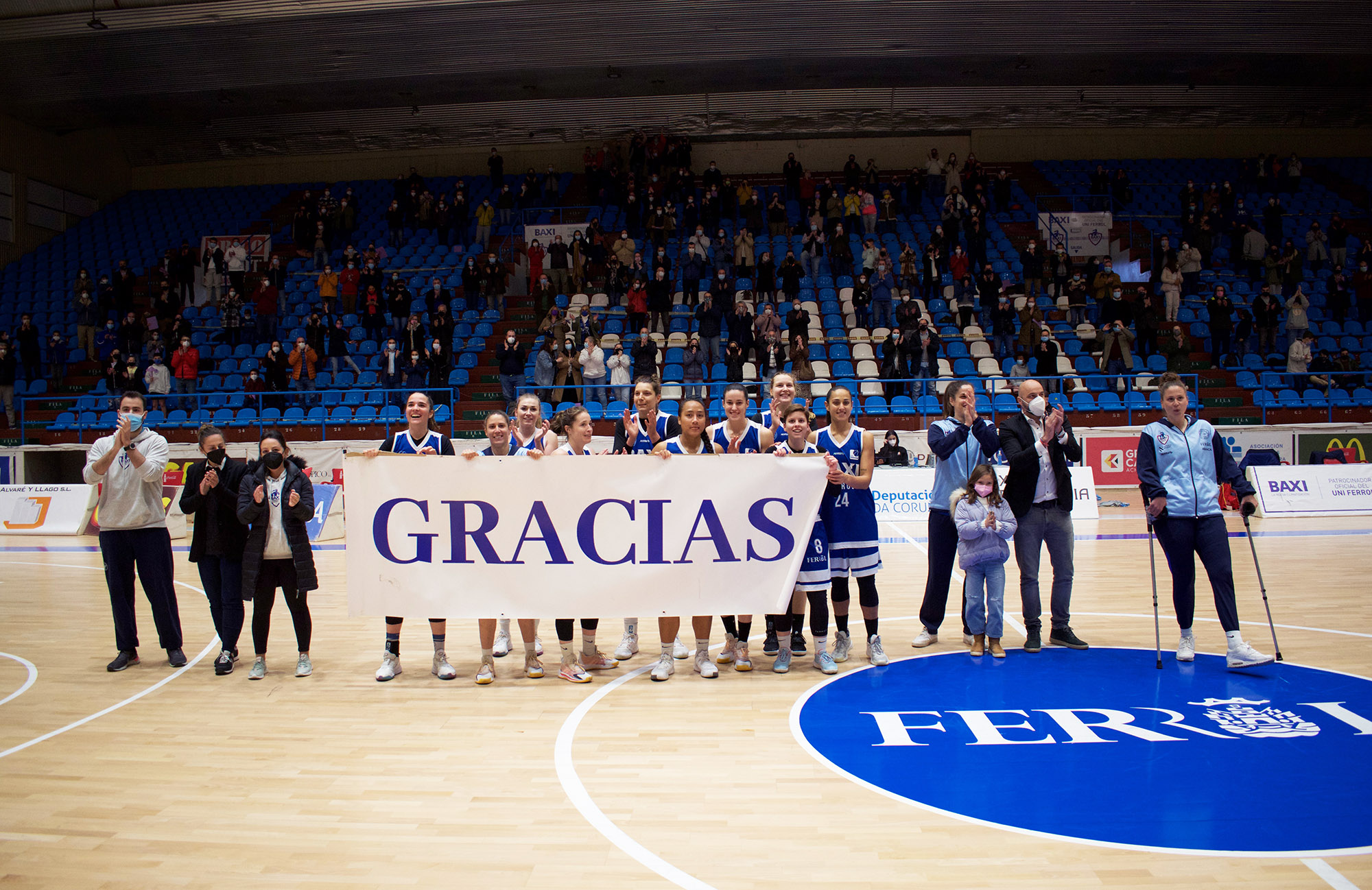 O BAXI Ferrol agradece á súa afección o apoio no seu último partido na Malata deste curso / UNIVERSITARIO FERROL
