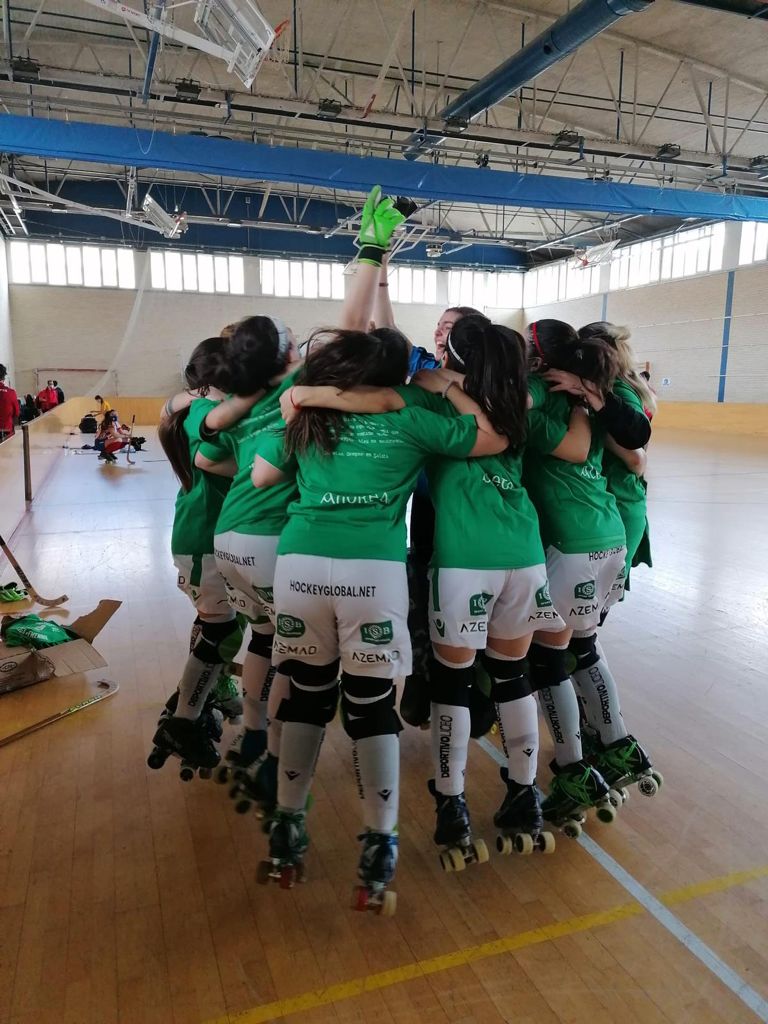 Celebración do HC Deportivo Liceo polo ascenso á Ok Liga Feminina / HC LICEO TW