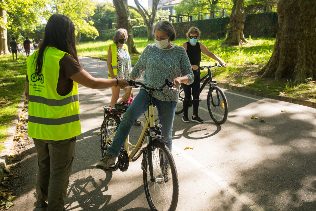 Participantes do proxecto de Greenpeace e o colectivo ecofeminista Mulleres Bicivisíbeis para contribuír a aumentar as mulleres ciclistas en Vigo / GREENPEACE