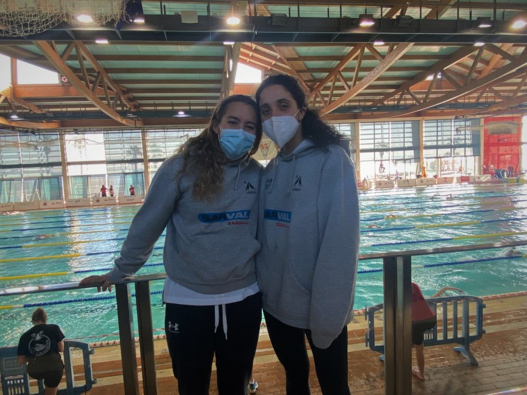 Paula Otero e Ana Veiga no Campionato de España de natación longa distancia en piscina / CN ARTEIXO