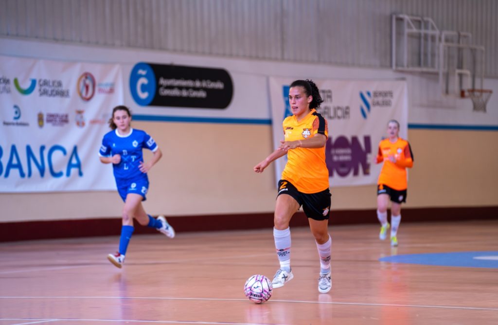 Play-off de ascenso entre Viaxes Amarelle e LBTL Futsal Alcantarilla / MANU BOUTUREIRA