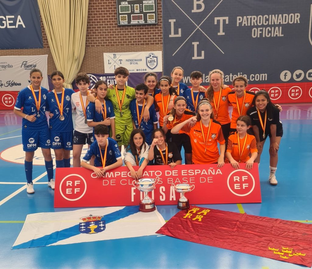 Viaxes Amarelle FSF infantil, campion de España de clubs de base futsal, coas futbolistas subcampioas do LBTL Futsal Alcantarilla / VIAXES AMARELLE FSF